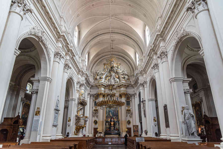 Polonia - Varsovia 135 - iglesia de San José de las Visitacionistas.jpg